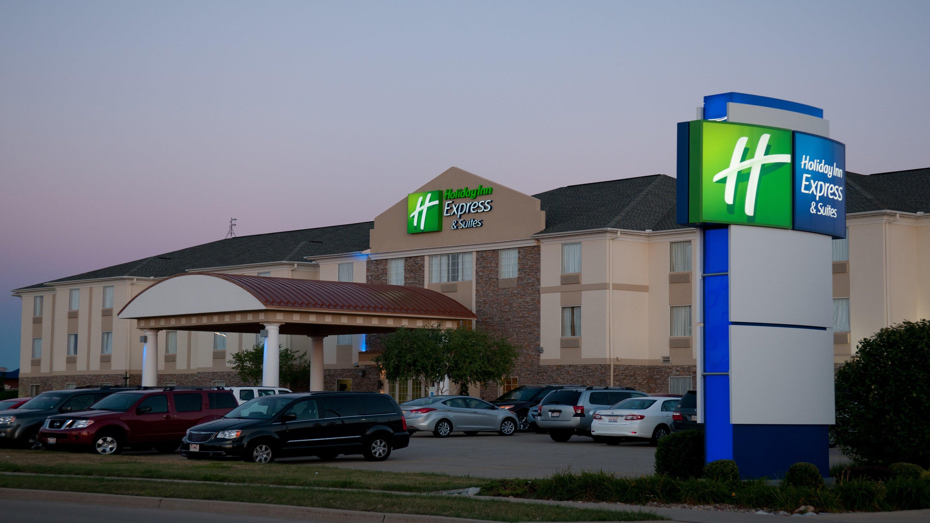 Holiday Inn Express Hotel & Suites Bloomington-Normal University Area By Ihg Exterior foto