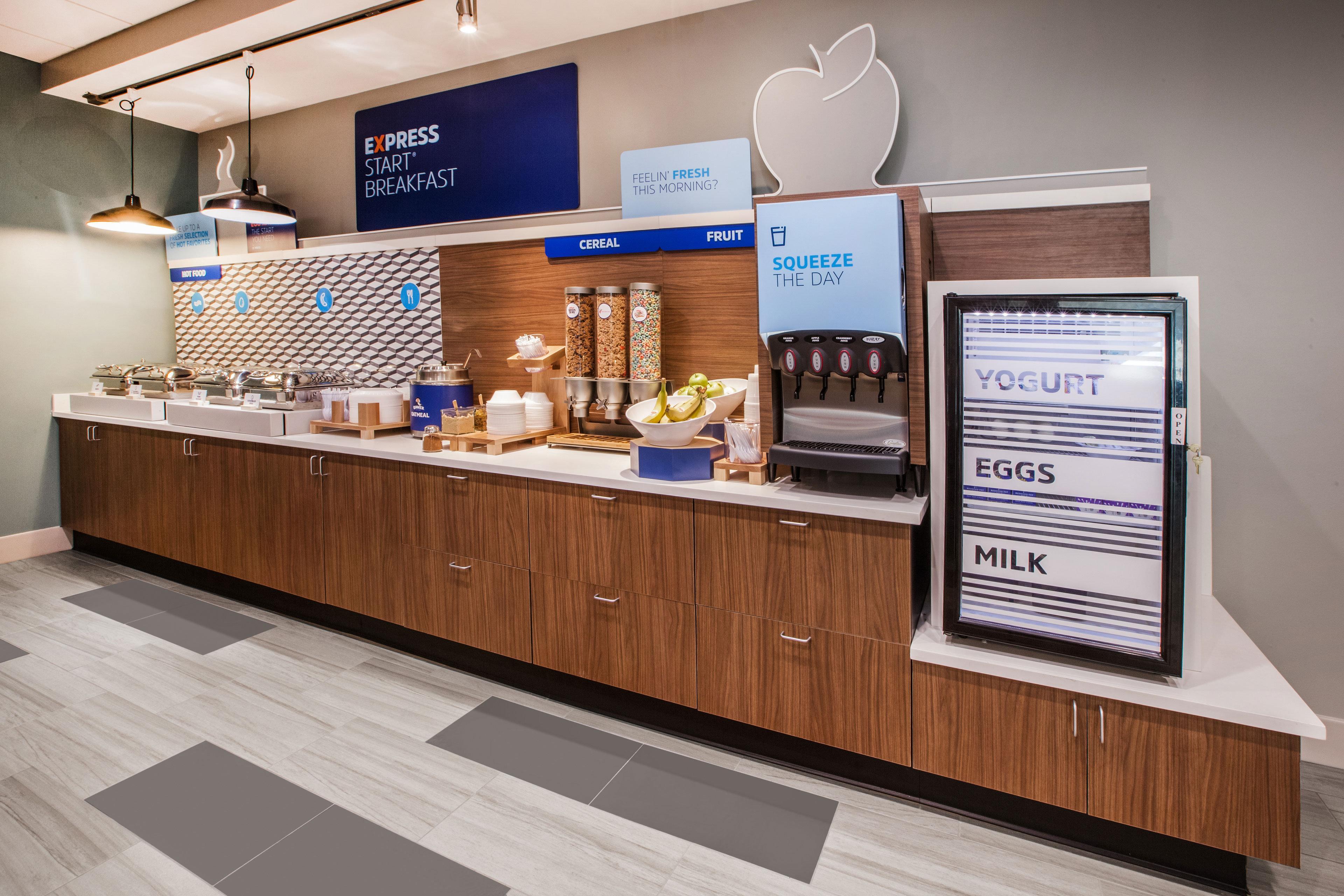 Holiday Inn Express Hotel & Suites Bloomington-Normal University Area By Ihg Exterior foto